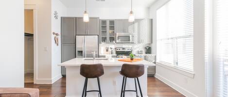 Fridge, microwave, oven, stovetop