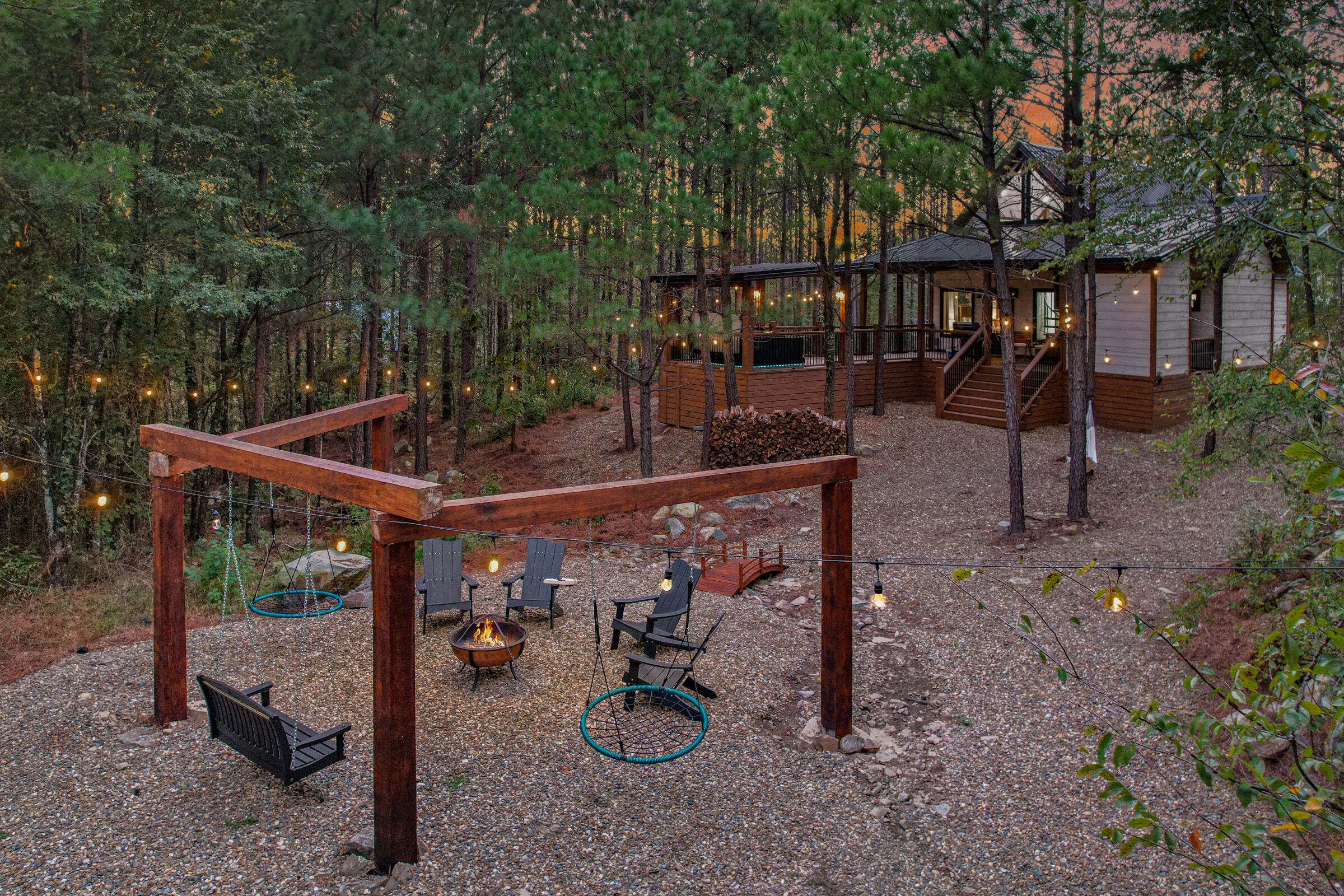 Romantic Cabin Retreat w/Hot Tub, Firepit, Games!