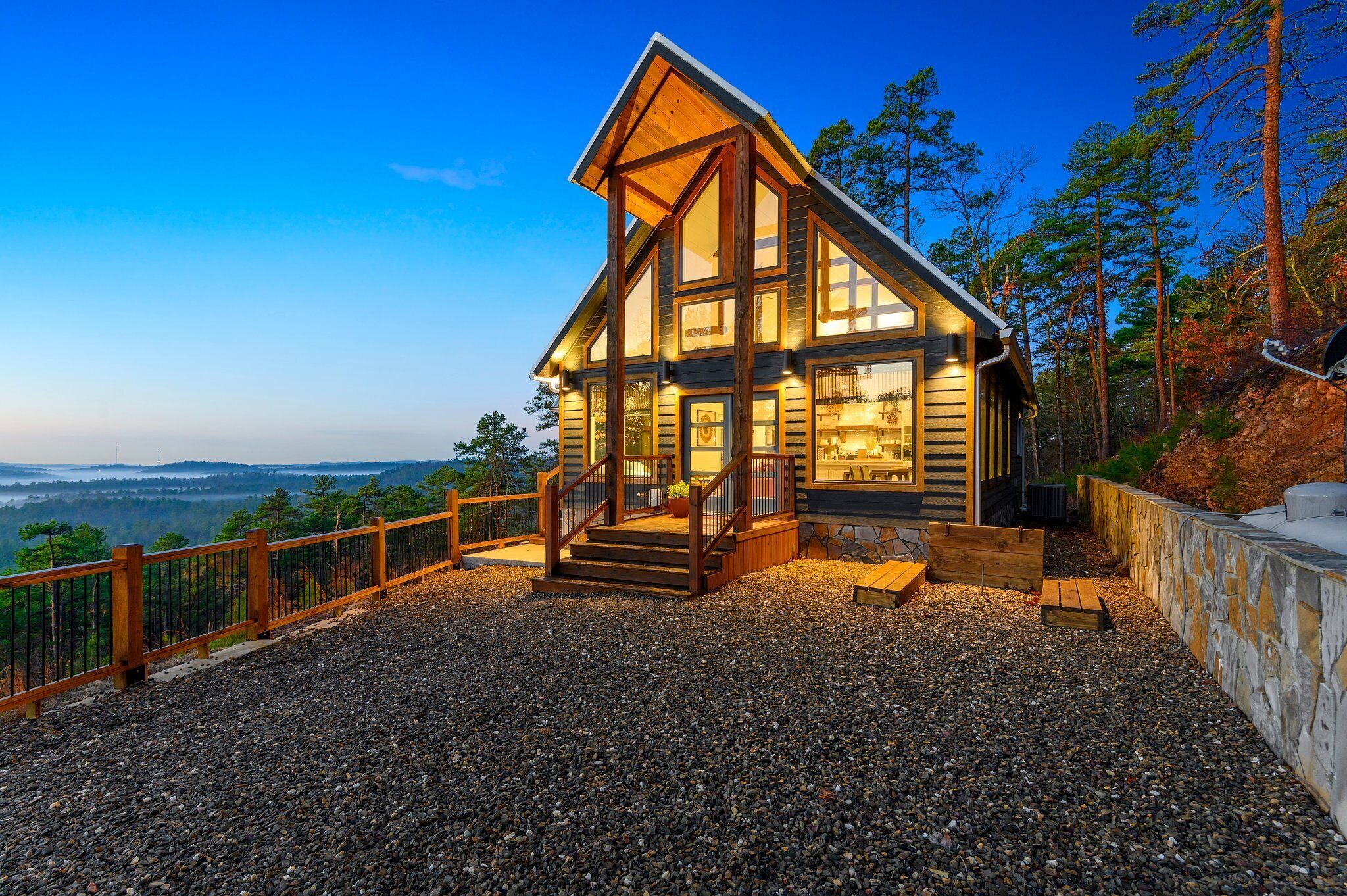 Whiskey Valley-CozyUltra Lux Cabin with Incredible Views! Sleeps 4
