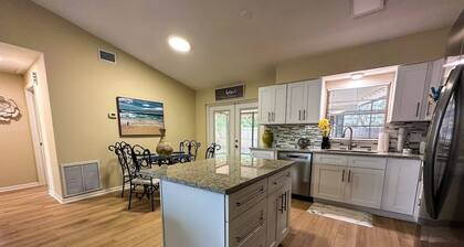 Cozy home w/open floor plan -- easy access to beaches, parks, and Bucs Stadium