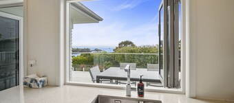 Sun-drenched Bach - Leigh Holiday Home