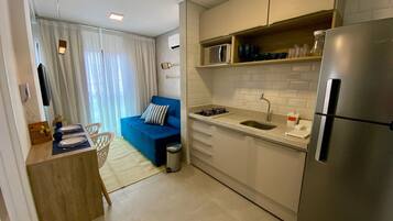 Apartamento | Cozinha privada | Geladeira grande, micro-ondas, liquidificador