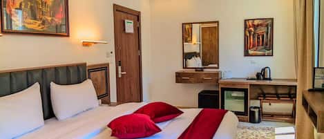 Minibar, in-room safe, individually decorated, individually furnished