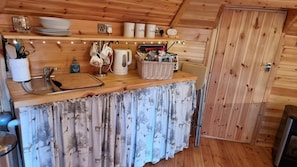 Cabane | Cuisine privée | Réfrigérateur, micro-ondes, four, plaque de cuisson