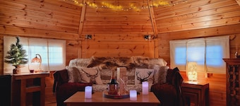 Cozy Cabin With Hot Tub Retreat in Anglesey