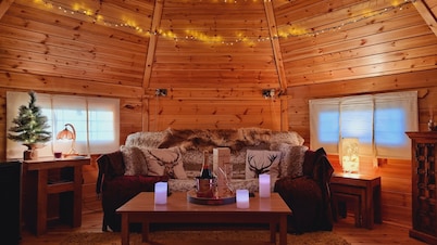 Cozy Cabin With Hot Tub Retreat in Anglesey