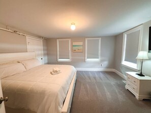 3 habitaciones, escritorio, tabla de planchar con plancha y wifi gratis