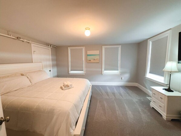 3 bedrooms, desk, iron/ironing board, free WiFi