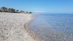 Una spiaggia nelle vicinanze