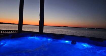 Lake Front Lake House Paradise!