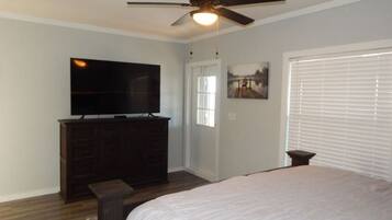 2 Schlafzimmer, Schreibtisch, Bügeleisen/Bügelbrett, WLAN