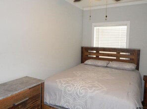 2 bedrooms, desk, iron/ironing board, WiFi