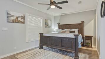 2 soveværelser, skrivebord, strygejern/strygebræt, Wi-Fi