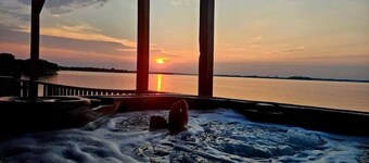 Lake Front Lake House Paradise!