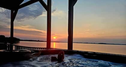 Lake Front Lake House Paradise!