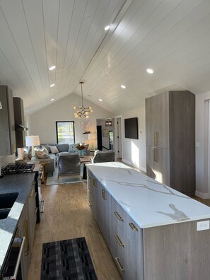 Interior - Modern Lake house on Lake winnebago (Oshkosh)