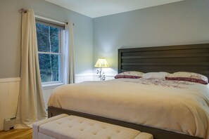 4 bedrooms, desk, iron/ironing board, Internet - Adirondack Retreat w/ Heated Pool & Scenic Views! (North Creek)