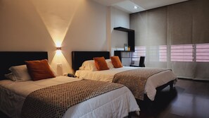 In-room safe, desk, laptop workspace, blackout drapes - Hotel Austral Suites (Cali)