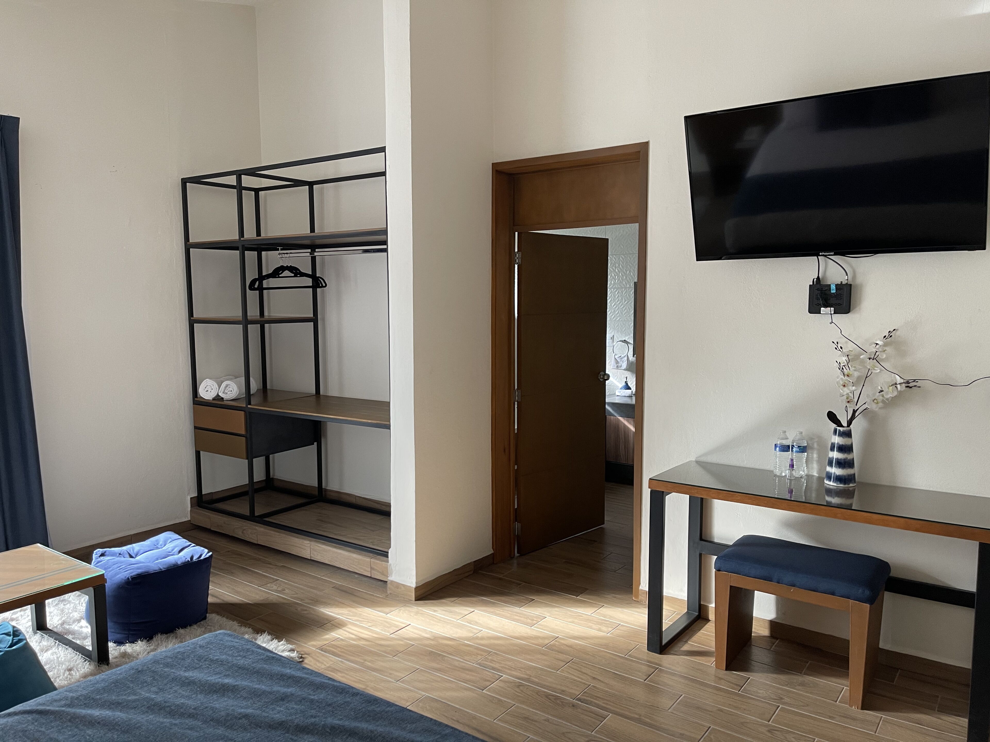 Deluxe 1 Cama King e Hidromasaje | Tabla de planchar con plancha, wifi gratis y ropa de cama 