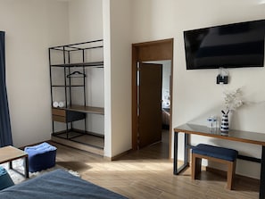 Deluxe studio, 1 kingsize bed, bubbelbad | Een strijkplank/strijkijzer, gratis wifi, beddengoed