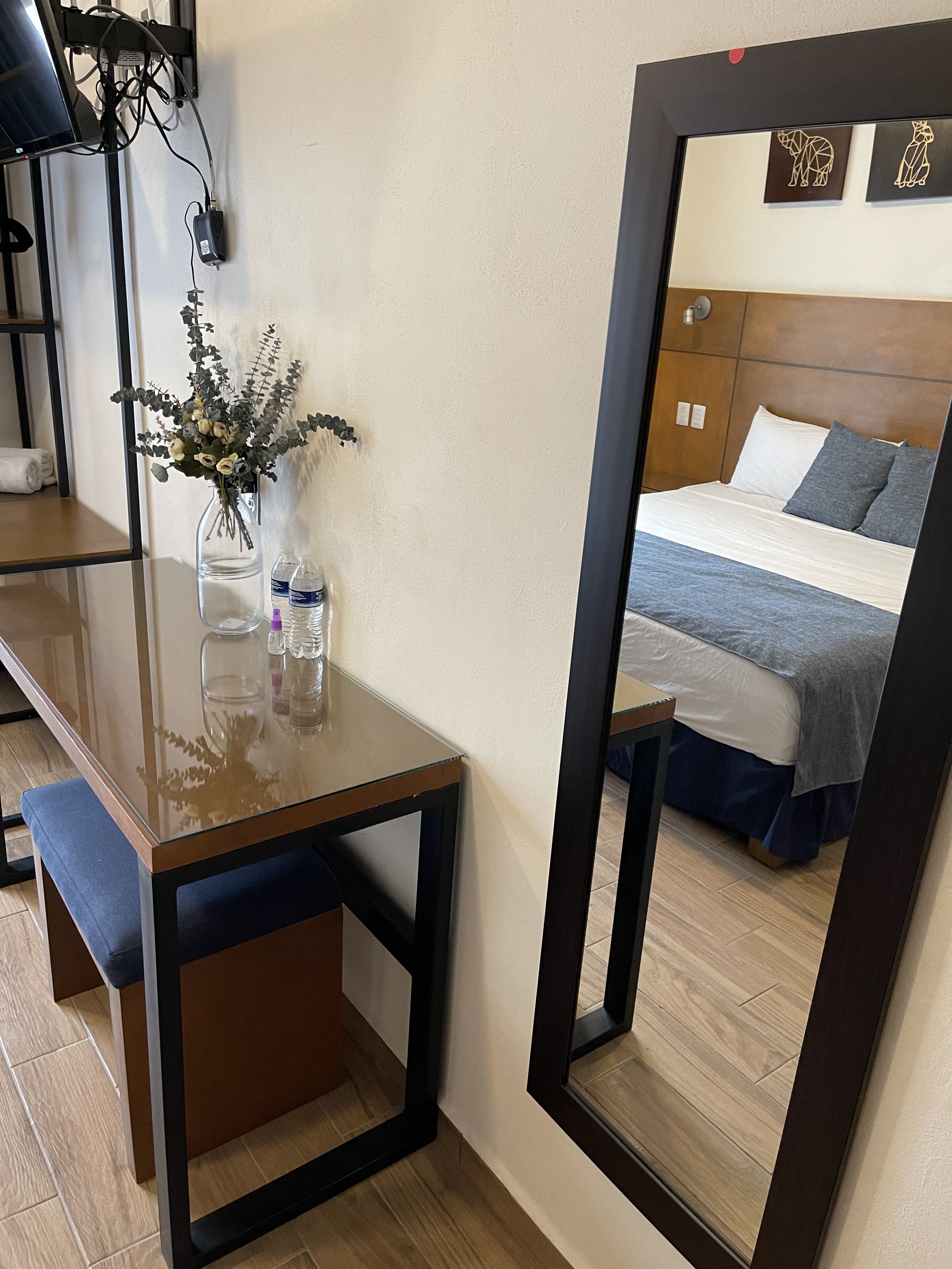 Deluxe 1 Cama king | Tabla de planchar con plancha, wifi gratis y ropa de cama 