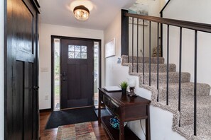 Interior - The Lakeside - Hot Tub, Dog Friendly, Trail Acces - Pontoon Rental - On Lake Winter (Winter)