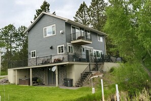 Exterior - The Lakeside - Hot Tub, Dog Friendly, Trail Acces - Pontoon Rental - On Lake Winter (Winter)