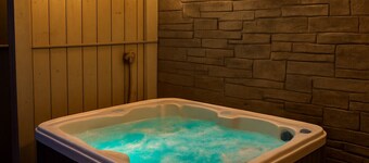 The Lakeside - Hot Tub, Dog Friendly, Trail Acces - Pontoon Rental - On Lake Winter