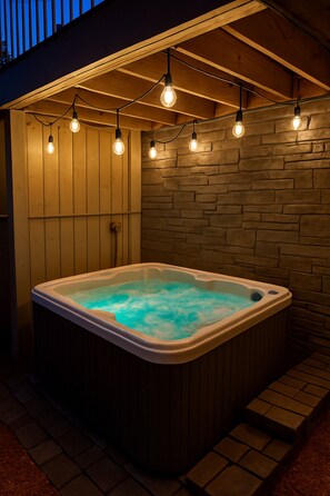 Outdoor spa tub