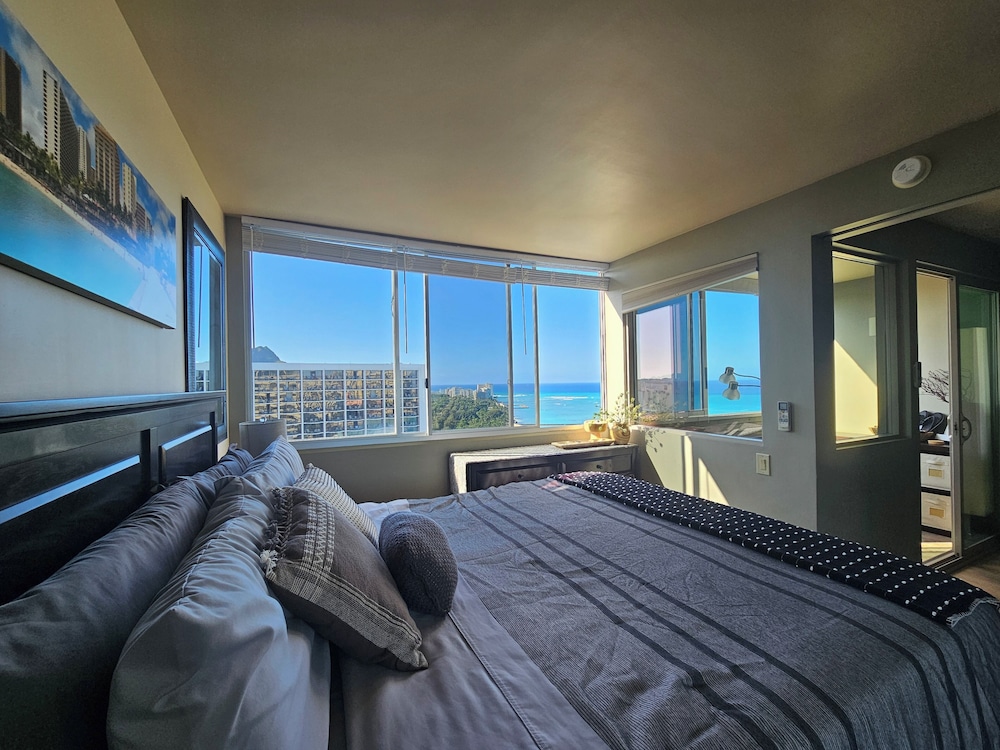 Visual Reference: Awesome Hi Rise Ocean View On Beach Lanai Salt Pool
