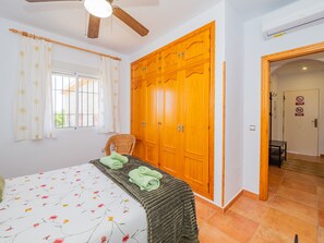 2 chambres, fer et planche à repasser, Wi-Fi gratuit, draps fournis