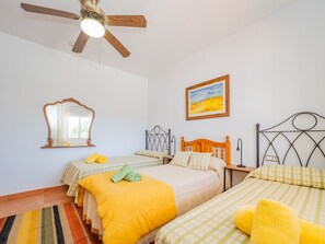 2 chambres, fer et planche à repasser, Wi-Fi gratuit, draps fournis