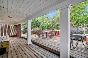 Outdoor dining - South Shore Bear Lake Family Cottage (Bear Lake)