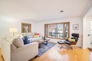 TV - South Shore Bear Lake Family Cottage (Bear Lake)