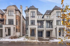 Exterior - Luxury newly built home in Richmond hill (Richmond Hill)