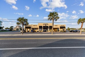 Restaurant - Laguna Matata By Book That Condo (Panama City Beach)