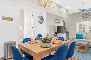 House, 4 Bedrooms | In-room dining