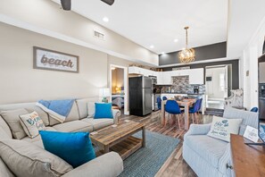 Living area - Laguna Matata By Book That Condo (Panama City Beach)