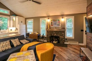 Smart-TV, peis og bøker