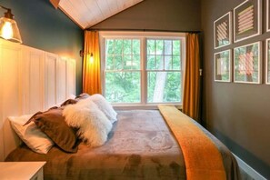 2 bedrooms, WiFi - Updated cottage "Beriozka" on Cedar Lake (Chester)