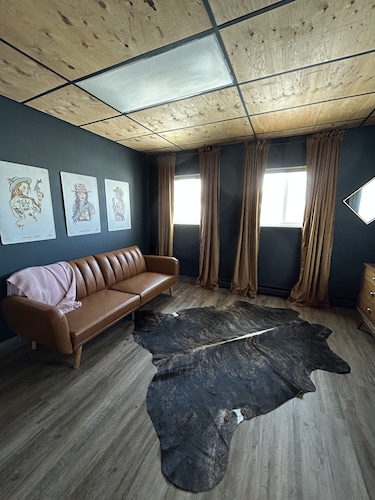 Cozy/private 1 bedroom upstairs apartment downtown Winifred MT! 