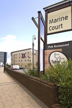 Property grounds - Premier Inn Dover Central (Dover)