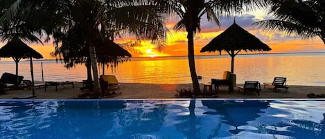 Outdoor pool, an infinity pool