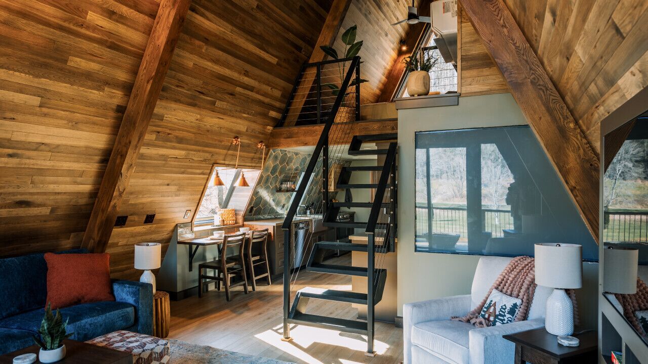 Smart TV, lareira, aparelho de som