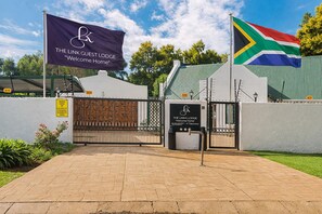 Property grounds - The Link Guest Lodge (Kempton Park)