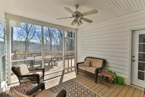 Outdoor dining - PGA WEST CONDO with view of the mountains! Located in Palmer Private on hole#4 (La Quinta)