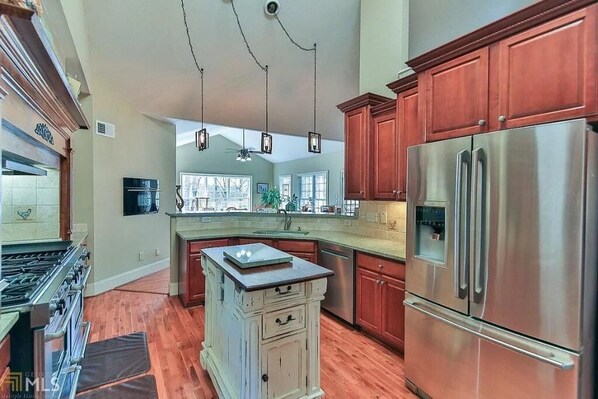 Private kitchen - PGA WEST CONDO with view of the mountains! Located in Palmer Private on hole#4 (La Quinta)