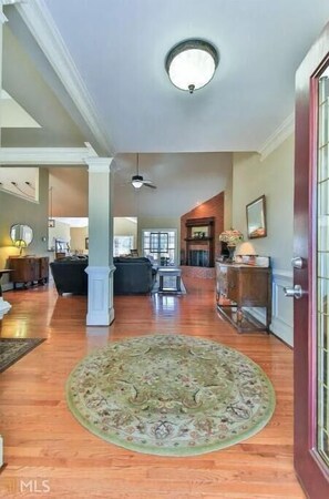 Interior - PGA WEST CONDO with view of the mountains! Located in Palmer Private on hole#4 (La Quinta)