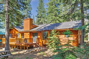 Exterior - Cozy Family Friendly Truckee/Northstar Cabin w/ Fireplace! (Truckee)
