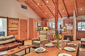 Interior - Cozy Family Friendly Truckee/Northstar Cabin w/ Fireplace! (Truckee)